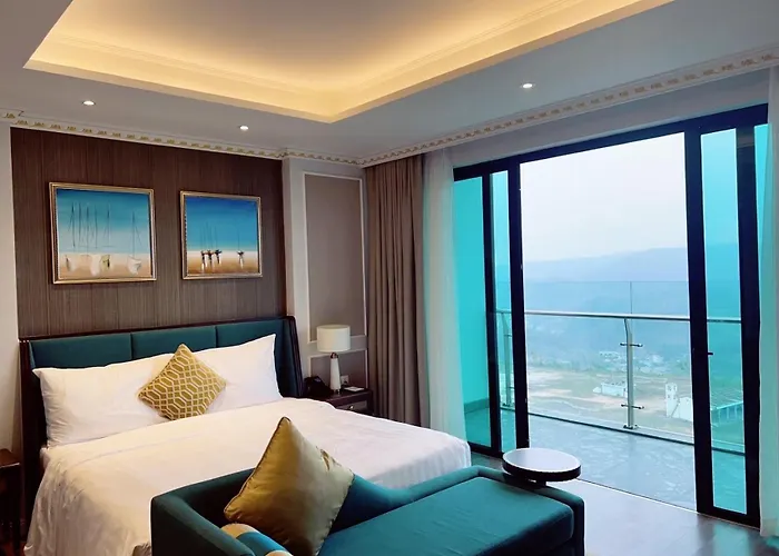 Flc Bay Golf Club & Luxury 5* 下龍